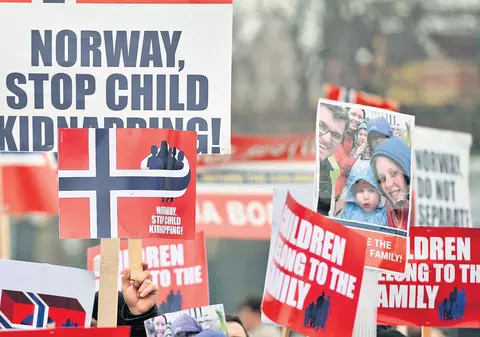 Culmea absurdităţii, atinsă în Norvegia: îţi pot lua copilul fiindcă nu ştii să-i faci omletă!