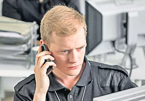 Polițiștii specializați în comunicare ai «Internelor» raportează zilnic superiorilor: Să trăiți, Facebook-ul e «armat»!