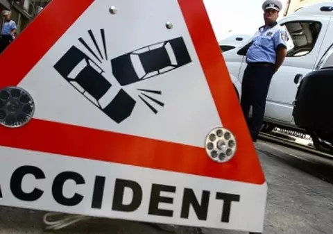 Accident grav în Slatina. Doi tineri au murit pe loc, o altă victimă a decedat la spital