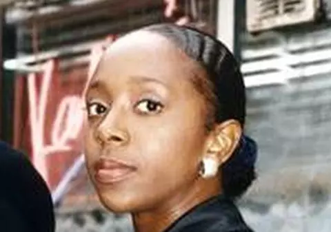 Actriţa Sian Blake şi cei doi copii ai săi au fost ucişi. Cadavrele celor trei au fost găsite în grădina casei