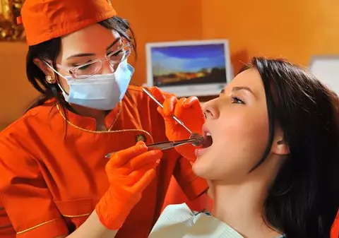 Albirea dentară nu strică dinţii!