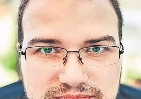 Fotografiile unui tânăr mort în Colectiv, expuse la Sibiu. Alex Chelba a făcut peste 600.000 de imagini la concerte