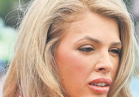 Alina Borcea, sătulă de scandalul din ultimele zile. Unde s-a refugiat blonda ca să scape de stres