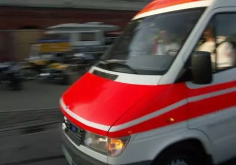 ACCIDENT GRAV, în Argeş. Trei maşini s-au ciocnit, o gravidă și soțul ei au fost răniți