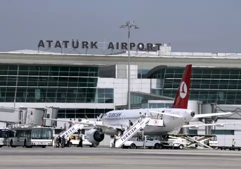 Sute de zboruri anulate pe aeroporturile din Istanbul