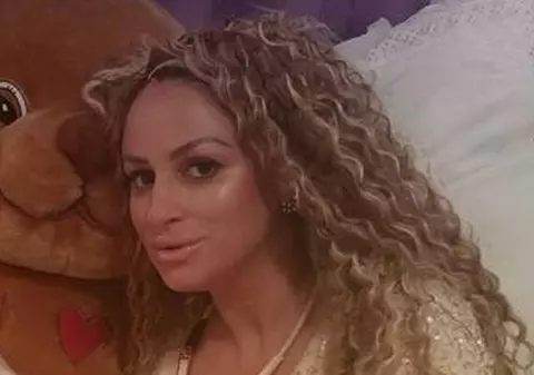 Primele imagini cu Sânziana Buruiană, după ce a născut. Blonda nu renunţă nici în spital la machiajul strident