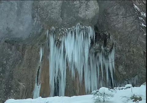 Iarna este cel mai talentat artist! Sculpturi din gheață formate la Canionul 7 Scări