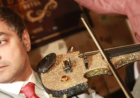 Asta ar face-o să crape de invidie pe Oana Zăvoranu! Vezi cum i-a luat fața fostul violonist al lui Salam