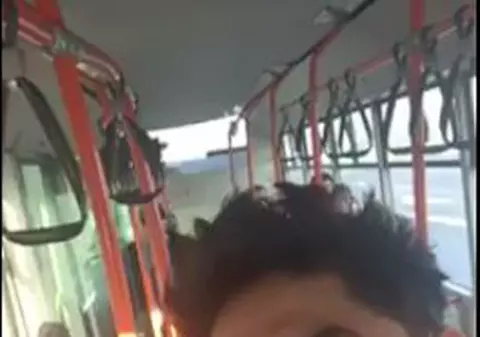 Connect-R, la plimbare cu mijloacele de transport în comun! Era să o pățească