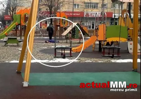 Doi adolescenți, inconștienți după ce s-au drogat într-un parc pentru copii