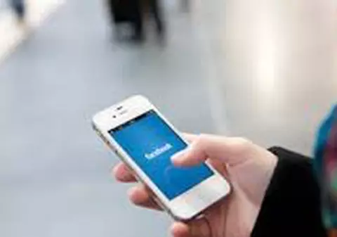 SALT SPECTACULOS: Câți români au cont pe Facebook