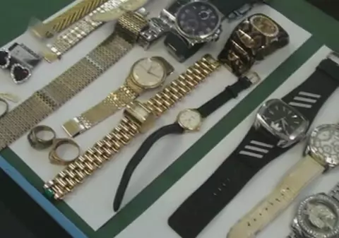 Au produs 100.000 de lei într-o lună! Gruparea de spărgători «Pliantul» jefuia doar apartamente de la parterul blocurilor