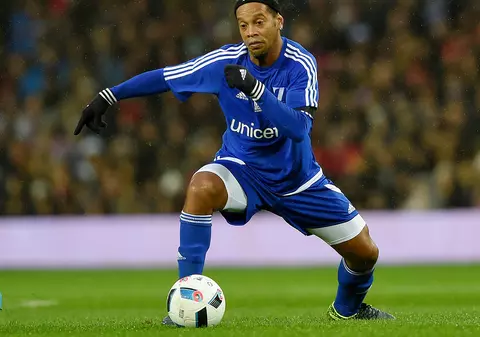 Ronaldinho este bine cotat și la 35 de ani. Starul brazilian are oferte din Anglia