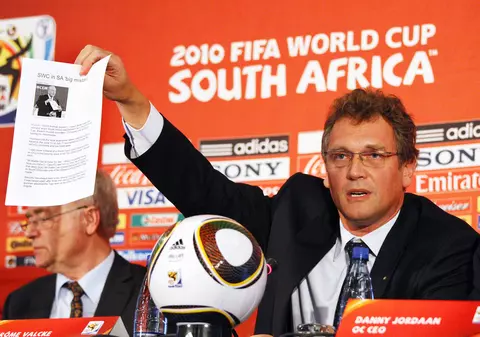 FIFA l-a concediat pe secretarul generalul Jerome Valcke