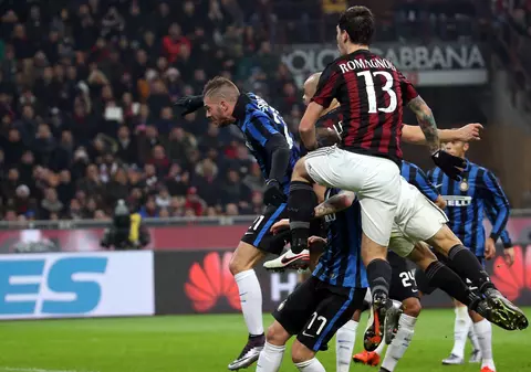 Al 216-lea ”Derby della Madonnina”, câştigat la scor de Milan. Învinsul Roberto Mancini a făcut un gest obscen / VIDEO