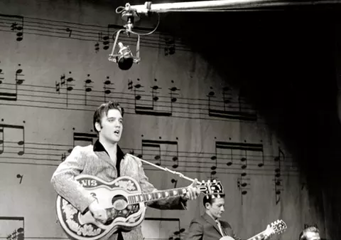 270.000 de dolari pentru o chitară care a aparținut lui Elvis Presley