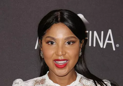 Ce decolteu îndrăzneț a avut Toni Braxton! Unde mai pui că nici nu avea sutien și bluza era transparentă | FOTO