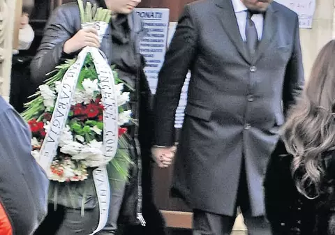 Gest sfâşietor făcut de HORIA BRENCIU la căpătâiul tatălui său. S-a înecat în lacrimi. IMAGINI EMOŢIONANTE