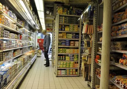 Hoții au golit rafturile de ciocolată și bomboane