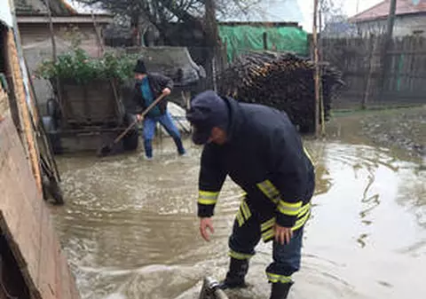 COD PORTOCALIU DE INUNDAŢII în 10 judeţe