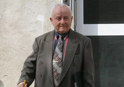 Irinel fierbe, Ion petrece!