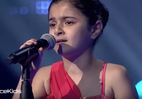 O fetiță de 11 ani din Irak, cu o voce de senzație, a fugit după ce ISIS a ameninţat că o va ucide | VIDEO