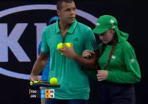 La Melbourne, Tsonga a ajutat o fata căreia i se făcuse rău / VIDEO