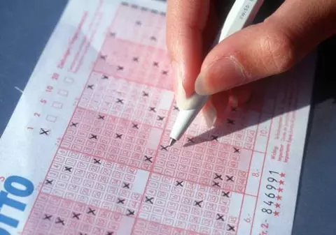 Ghinion incredibil pentru o femeie care a jucat la Loto. Ce a făcut cu biletul de 43 de milioane de euro