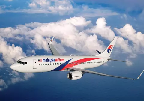 Alertă la bordul unui avion Malaysia Airlines! Un bărbat, care susținea ca are o bombă, a vrut să intre în cabina piloților