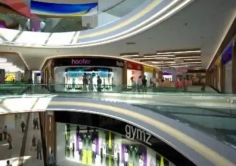 UPDATE | ATAC ARMAT la mall. 18 oameni au murit și 25 au fost răniți, în Bagdad