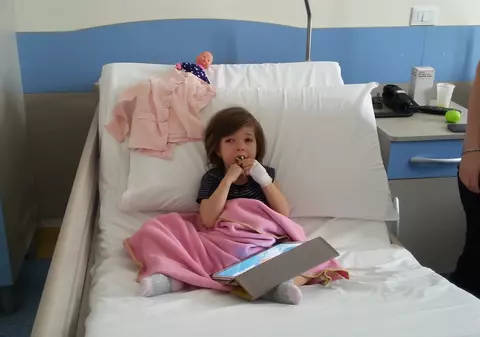 Coşmarul unei fetiţe de 4 ani a luat sfârşit! Medicii i-au redat şansa la o viaţă normală