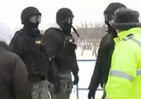 Scandal pe DN2! Șoferii au intrat în conflict cu mascații