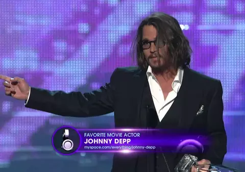 Johnny Depp și Sandra Bullock, premiați la gala People's Choice (VIDEO)