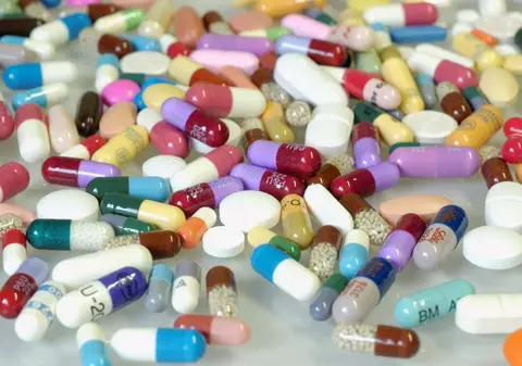 Mai multe persoane în stare gravă, după participarea la studii clinice pentru un nou medicament 