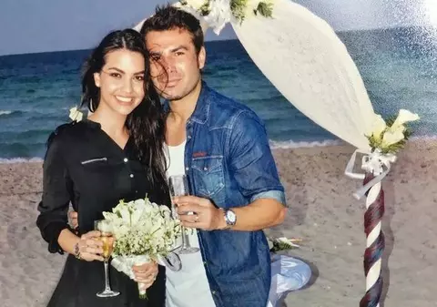 Cununie cu fast în Cuba! Mutu și Sandra s-au căsătorit. El în blugi, ea în rochie neagră | VIDEO