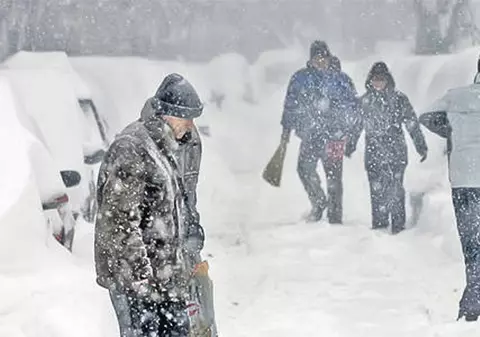Viscolul a făcut prăpăd în România! Peste 20 de oameni blocați în mașini și 7 drumuri județene închise