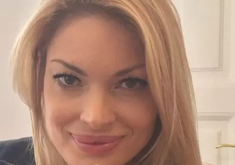 Valentina Pelinel, aproape goală pentru Borcea. Ce poze sexy îi trimitea îi puşcărie