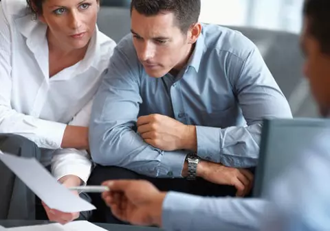 CUM ȘI CÂT SĂ ECONOMISIM PENTRU PENSIE? Statul nu va fi în stare să ne susțină la bătrânețe