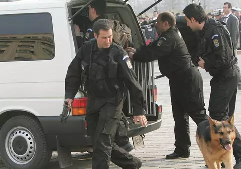 Au furat într-o singură noapte aproape 10.000 de euro din sediul ENEL! Cum au acționat hoții