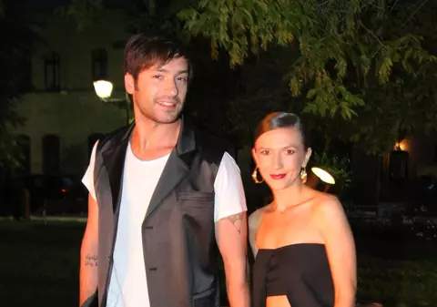 E urmărit de zeci de mii de femei, dar el are ochi doar pentru una! Cum demonstrează Radu Vâlcan că o iubește doar pe Adela!