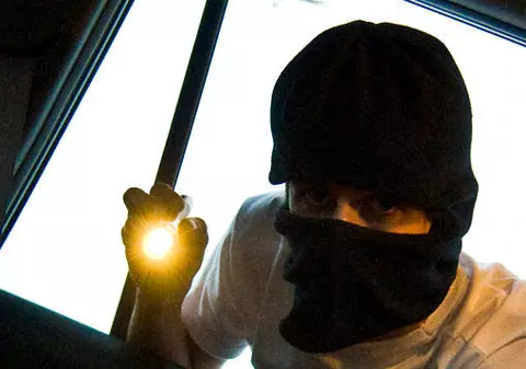 Policlinica Titan, spartă de hoți! Ce au furat din cabinetele medicale