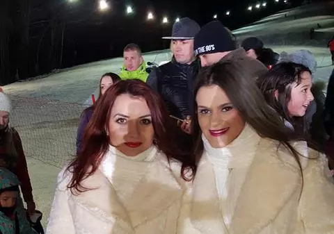 De necrezut! Artiste pe tocuri, pe pârtia de schi!