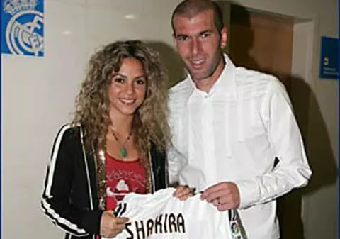 O poză cu Zidane și Shakira face furori pe rețelele de socializare