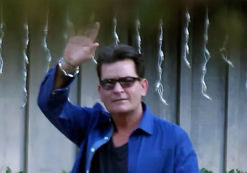 A comis-o iar! Charlie Sheen, în centrul unui nou scandal! Vezi ce acuzații i se aduc actorului!