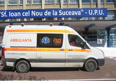Elev de 16 ani în comă! S-a spânzurat cu fularul iubitei care l-a părăsit