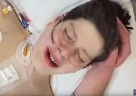Îți dau lacrimile! Ce reacție a avut un puști când s-a trezit după un transplant de inimă!
