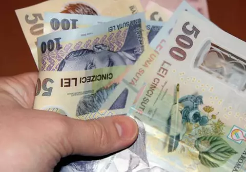 Peste o treime din cheltuielile românilor sunt pentru alimente