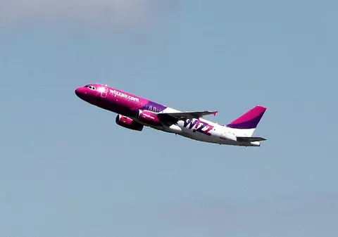 Trei aeronave nu au putut ateriza pe aeroportul din Cluj și s-au învârtit deasupra oraşului