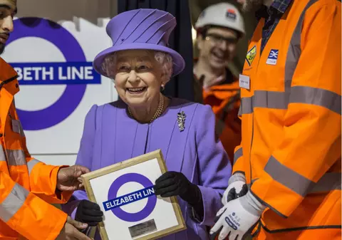 LINIE FERATĂ URBANĂ LA LONDRA CU NUMELE ELISABETH LINE, ÎN ONOAREA REGINEI