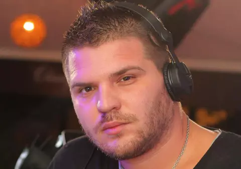 DJ Axu, căutat în tot oraşul de prieteni. Alex Dumitrache e de negăsit: "E a treia oară când face aşa"